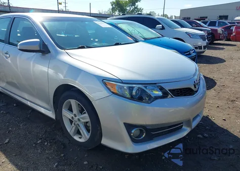 2012 Toyota Camry Se z USA, uszkodzony, nr VIN 4T1BF1FK2CU608147